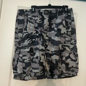 Men’s cargo shorts